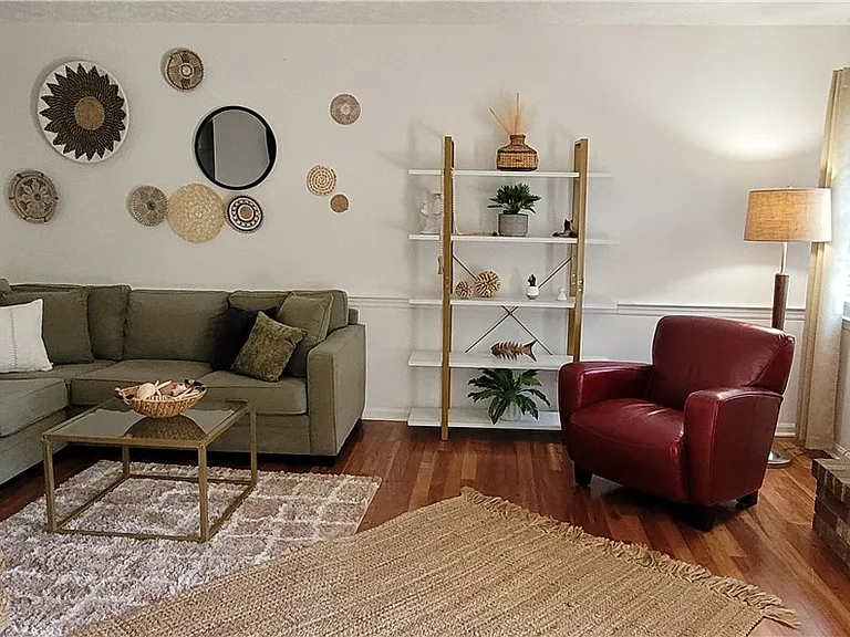 8 Wyckfield Ct — Photo 5