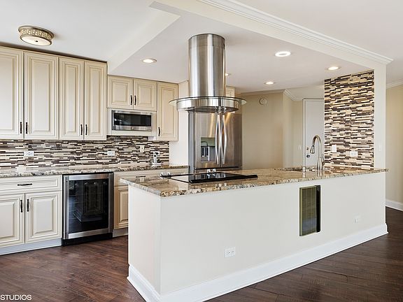 4th image of 3925 Triumvera Dr APT 15E