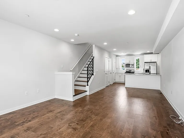 444 Kingsley St #444 — Photo 7