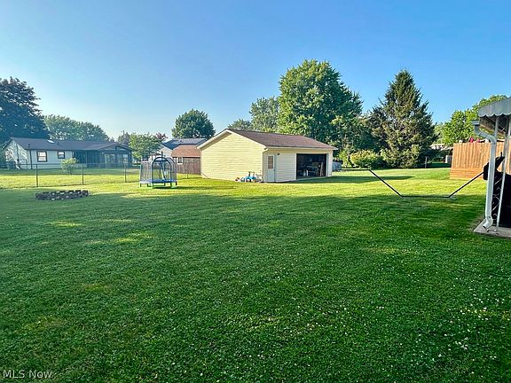 4th image of 44520 Middle Ridge Rd