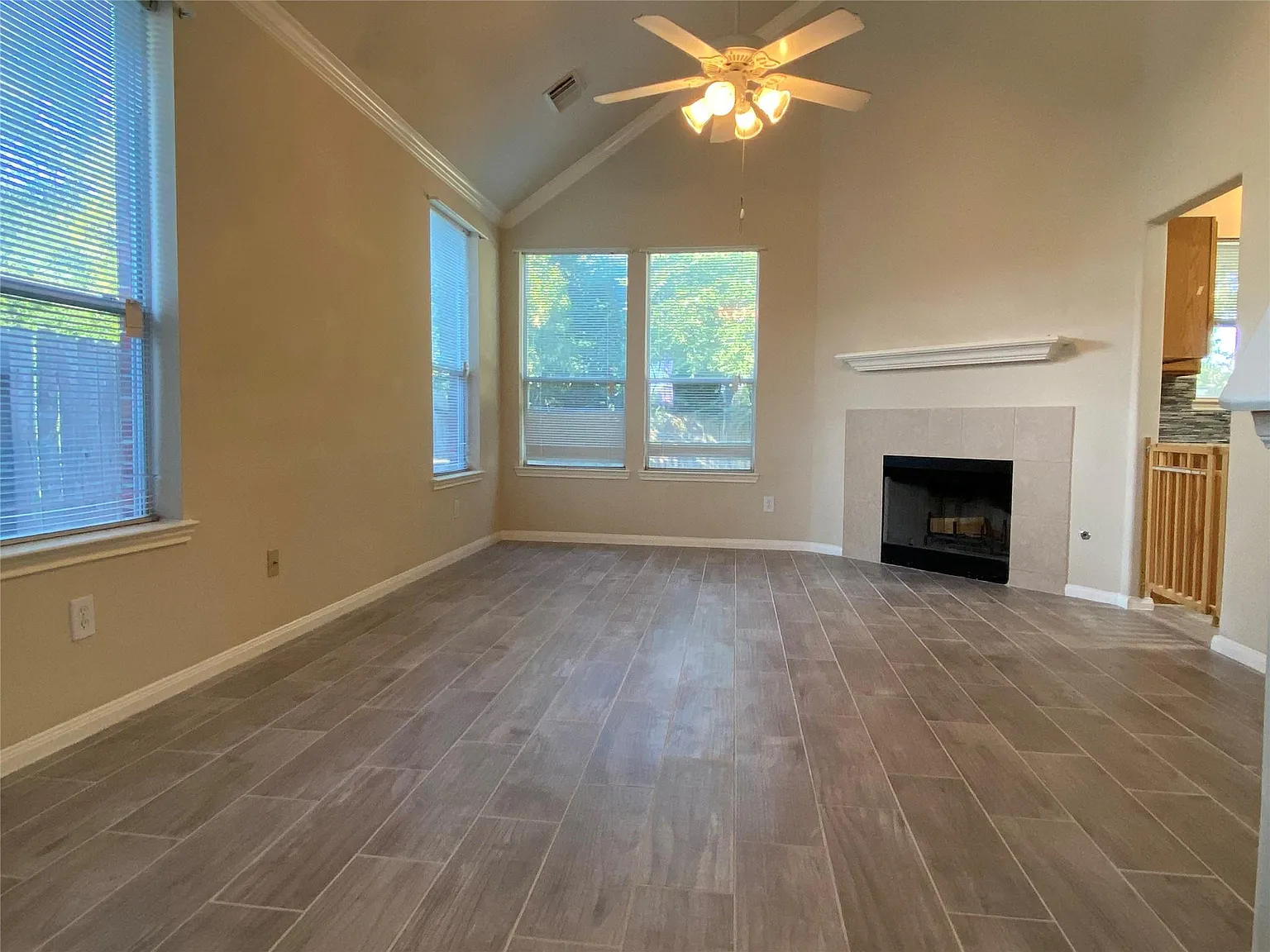 3 bed, 2.5 bath, 1864 sqft, $1,950 — Photo 4