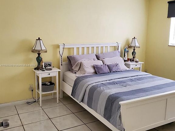 5th image of 4732 SW 33rd Ave APT 102