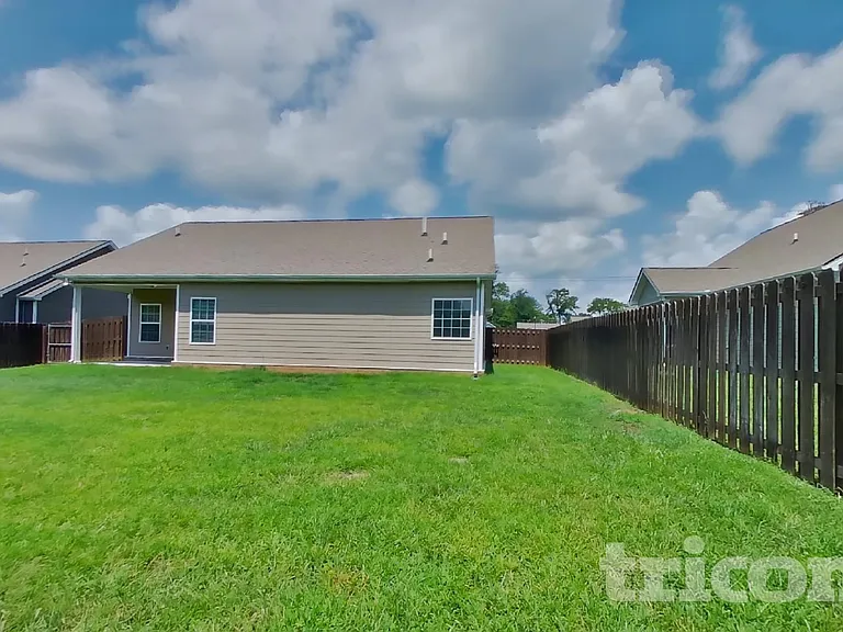 729 W Coker Way — Photo 16