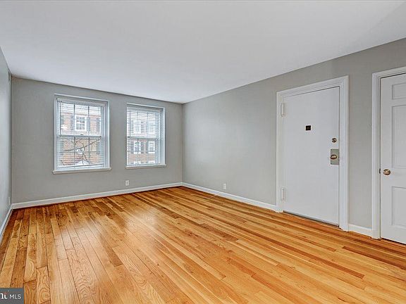 4th image of 2920 S Buchanan St APT B2