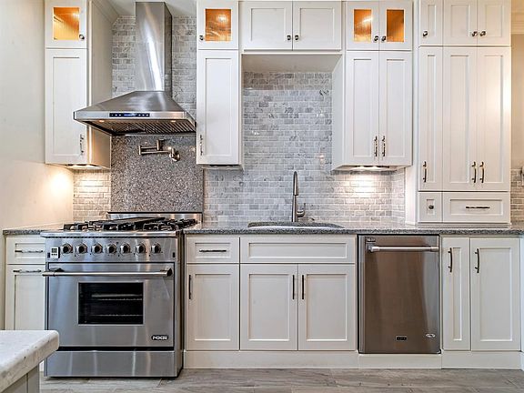 Ensite and under cabinet lighting enhances all stainless steel appliances. Professional 36â 6-burner gas range, pot filler, soft close doors and drawers, custom cabinetry with soft closing drawers and doors featuring a beautiful