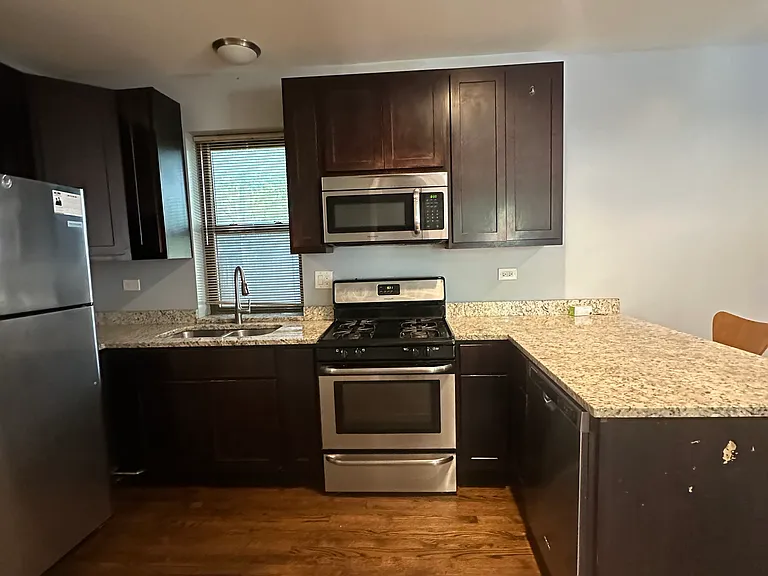 1722 W Hastings St #CH — Photo 3