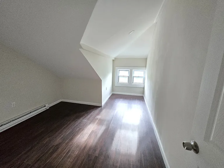 1013-1015 Prospect St #2R — Photo 9