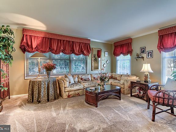 5th image of 16 Morning Glen Ln