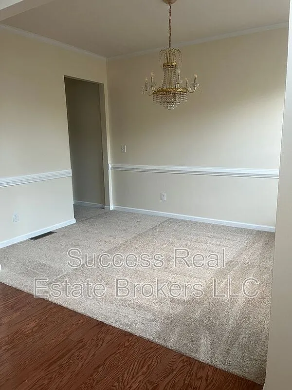 4 bed, 2.5 bath, 3408 sqft, $2,750 — Photo 2
