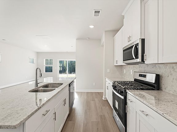 Welcome to the Paisley floorplan at Brayfield Manor - Heritage Collection.