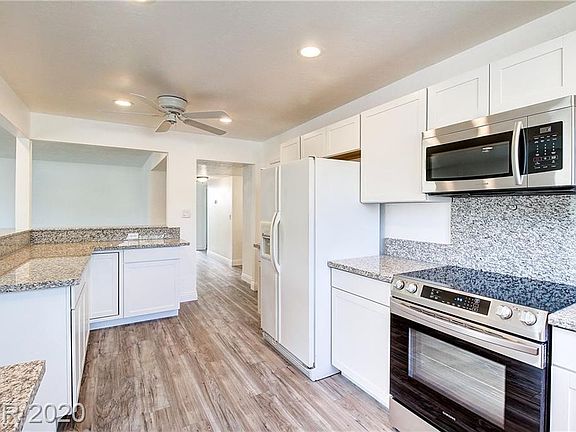 3rd image of 1501 Mancha Dr