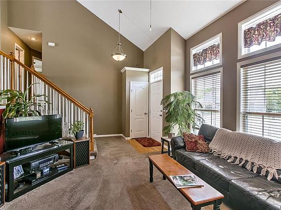 4th image of 8616 N Myrtle Ave