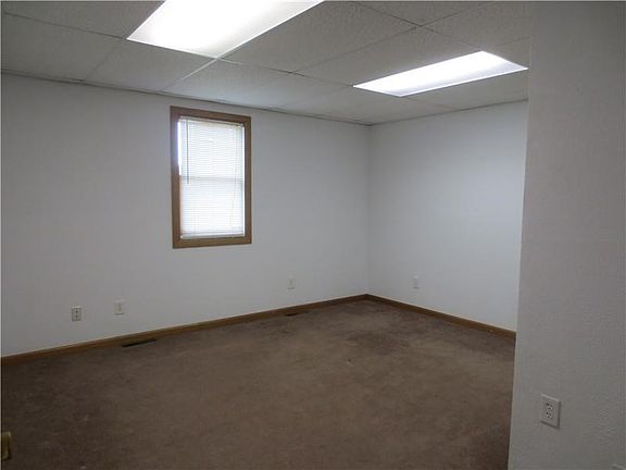 4th image of 252 W 2nd Ave