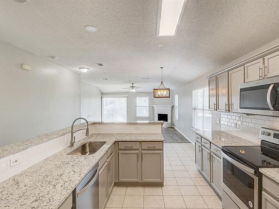 4th image of 1300 Cloyne Dr