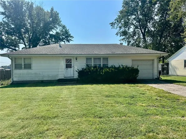 104 Meadow Ln, Warrensburg, MO 64093