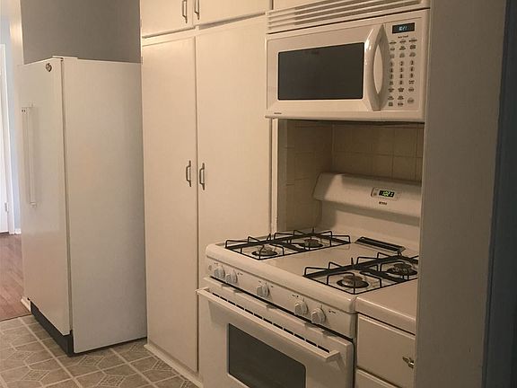 4th image of 1704 Donahoe Dr