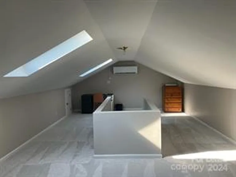 629 Grandin Rd — Photo 25