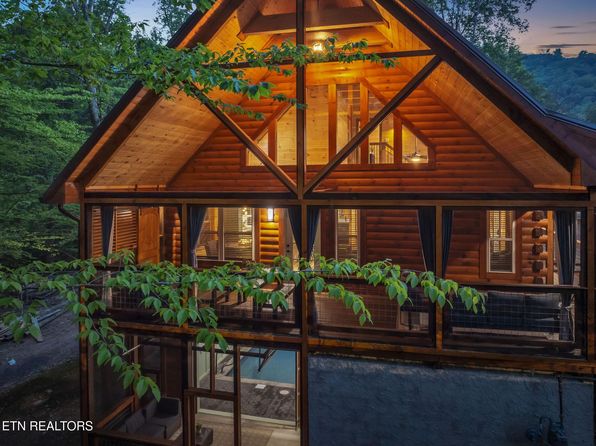 3138 White Falcon Way, Pigeon Forge, TN 37863