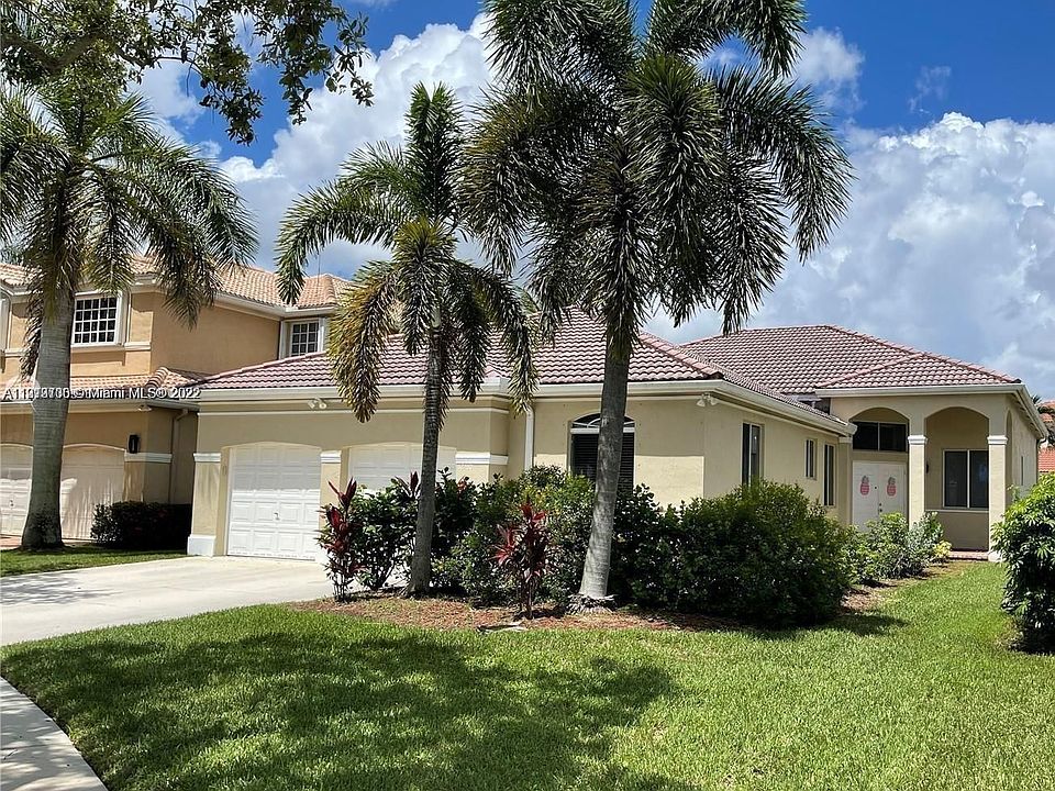 1st image of 1290 Camellia Ln Unit 1290