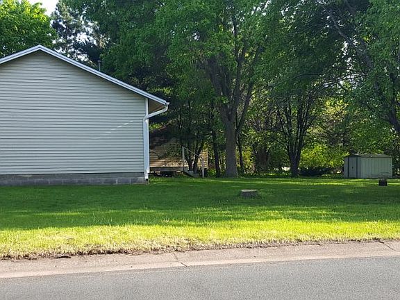 Corner lot. Lots of trees.
