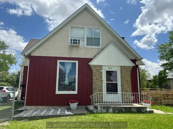 923 W 1st St, Grand Island, NE 68801