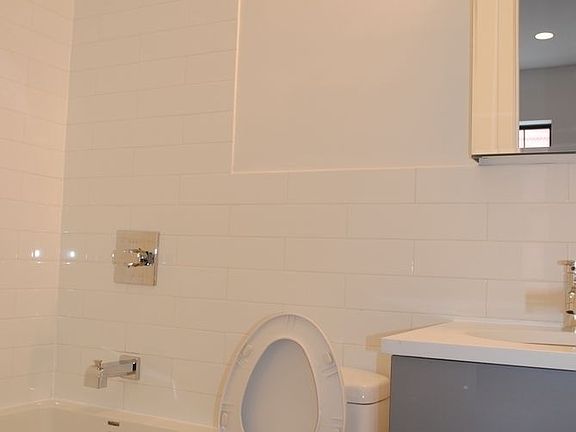 4th image of 387 Quincy St APT 5
