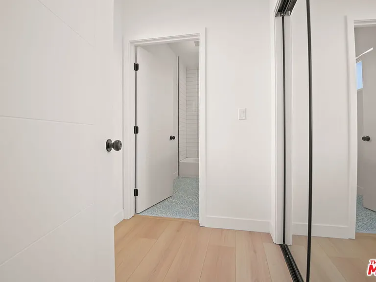 1709 S Burnside Ave #17091/2 — Photo 11