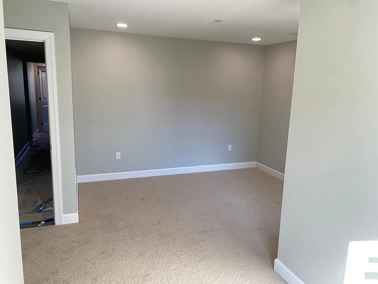 731 E Elm St — Photo 15