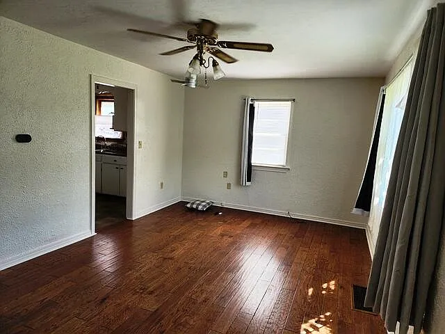 260 Meadow Rd — Photo 5
