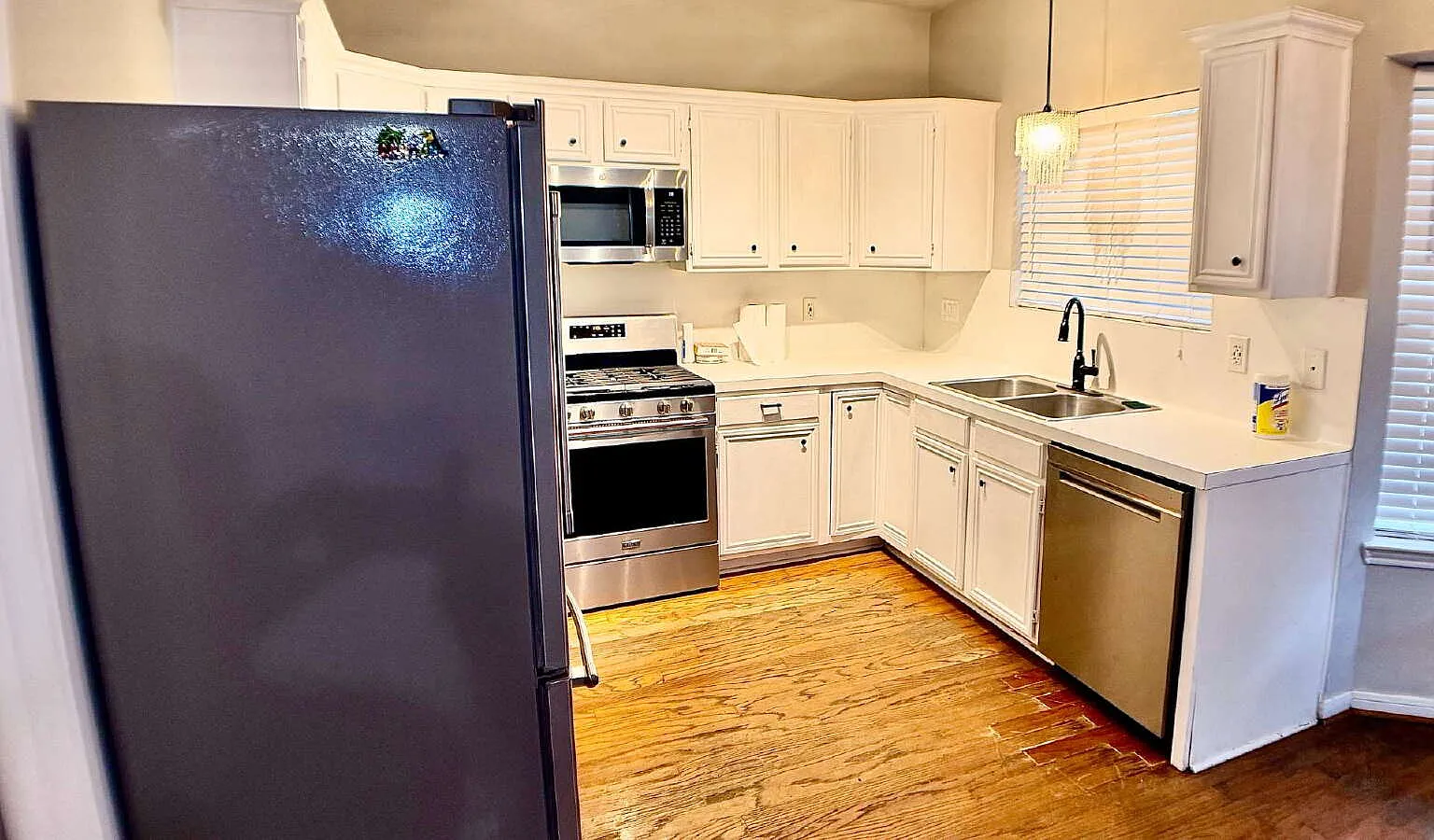 4 bed, 2.5 bath, 2265 sqft, $2,700 — Photo 3