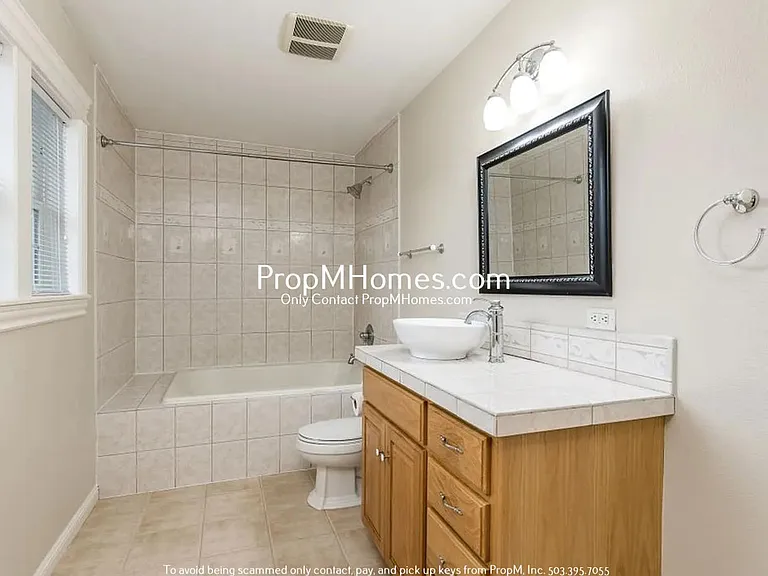 1907 SE 162nd Ave — Photo 17