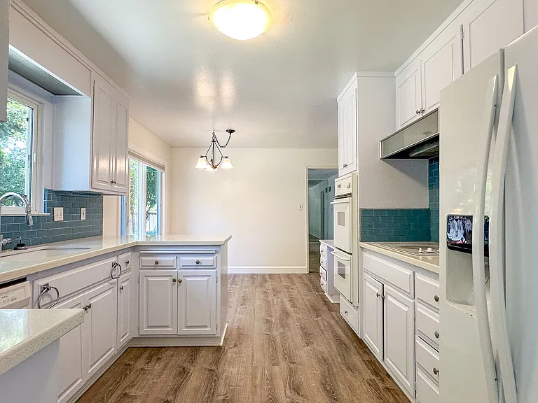1791 Grace Ave — Photo 4