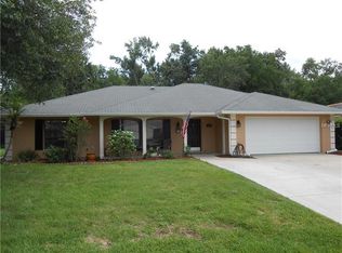 104 E Delaware St, Tavares, FL 32778
