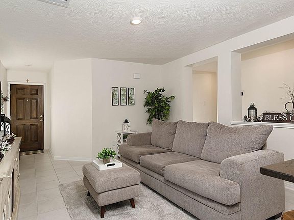 4th image of 41694 Sorrel Spring Ln
