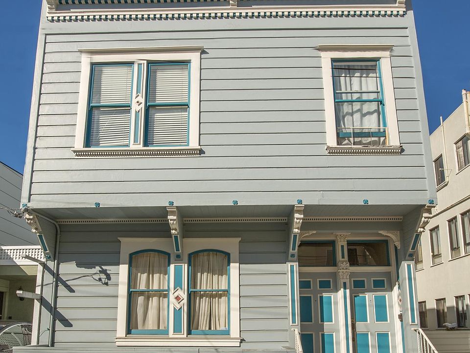 Unique, classic SF Edwardian unit occupies two floors.