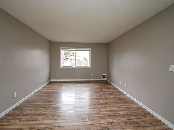 5th image of 4605-4609 NE Killingsworth St #10