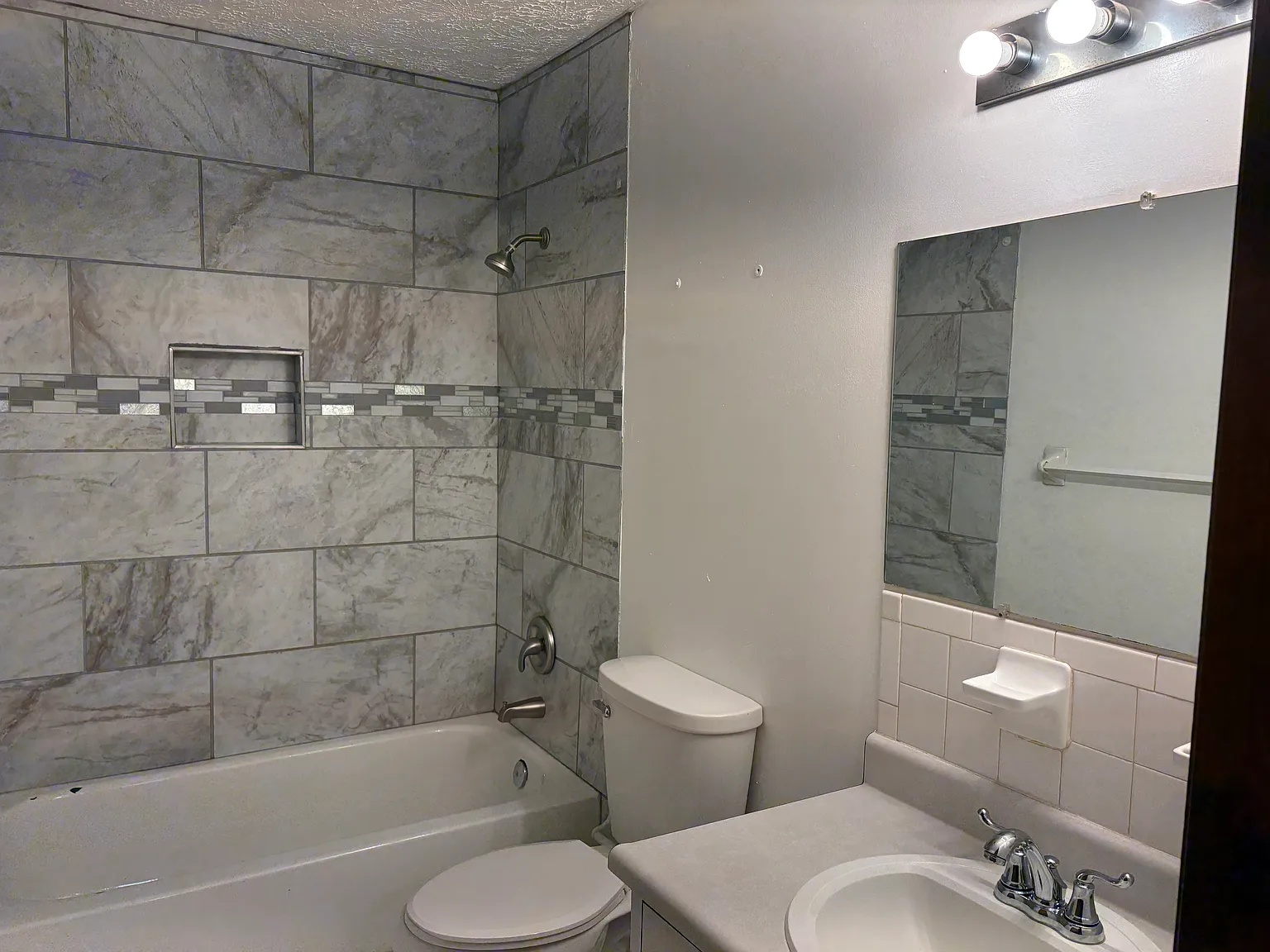 2 bed, 1.5 bath, 1200 sqft, $1,290 — Photo 4