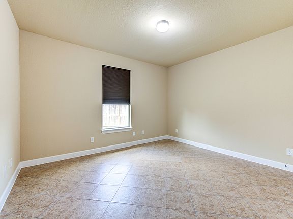 3rd image of 715 Harbor Lakes Ln