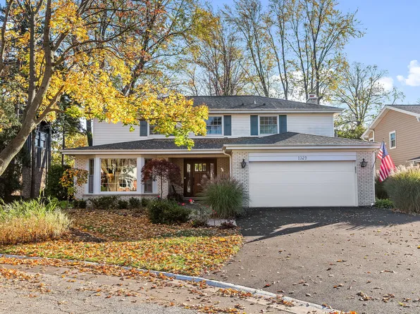 1329 Royal Oak Ln, Glenview, IL 60025