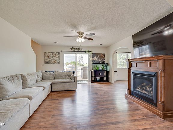 5th image of 2201 Fox Meadows Cir