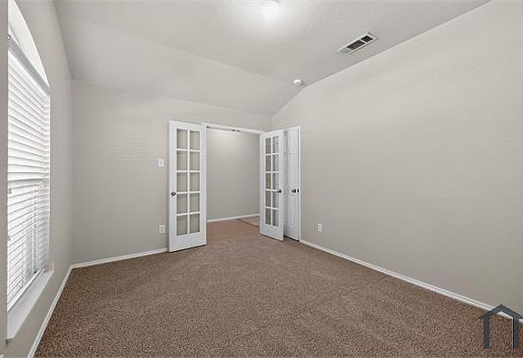 4th image of 515 Harding Ln