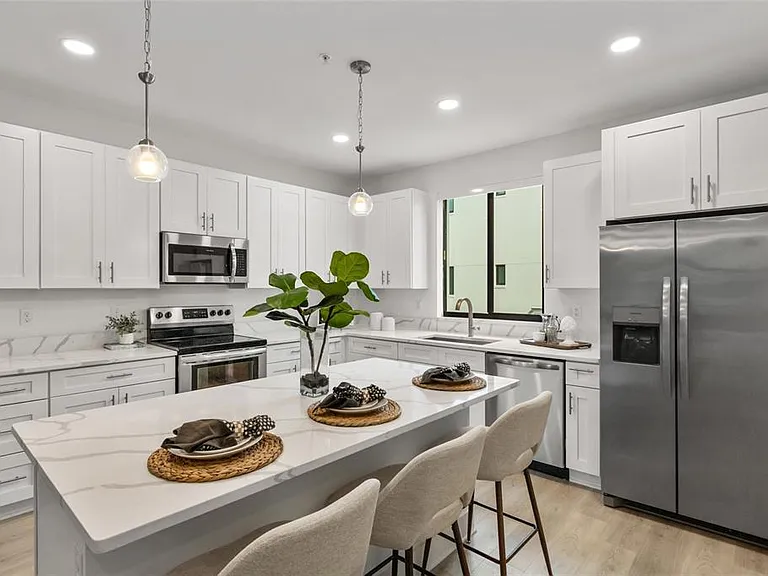 266 Park Lake St #19 — Photo 1