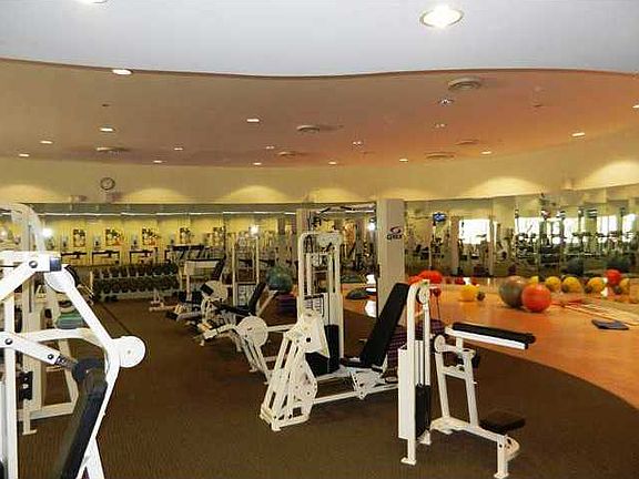 3rd image of 5600 Collins Ave APT 8L