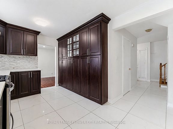 4th image of 3027 Coral Dr