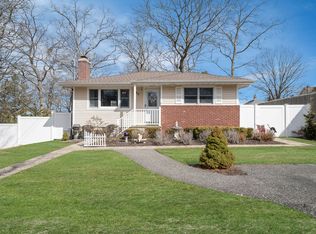 65 Misty Rd, Rocky Point, NY 11778