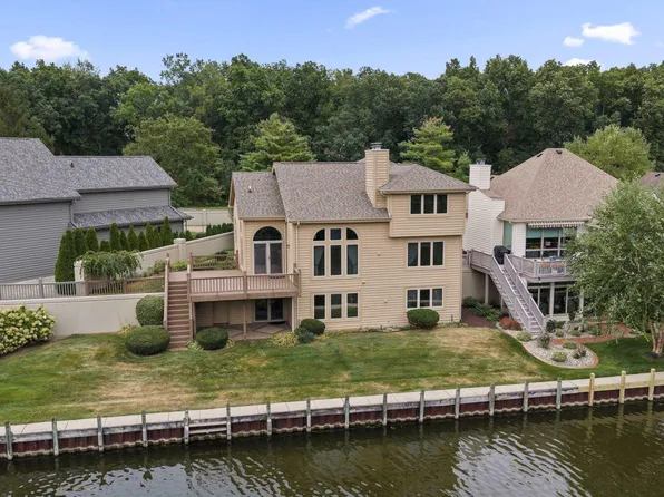 809 Bittersweet Cove Dr, Mishawaka, IN 46544