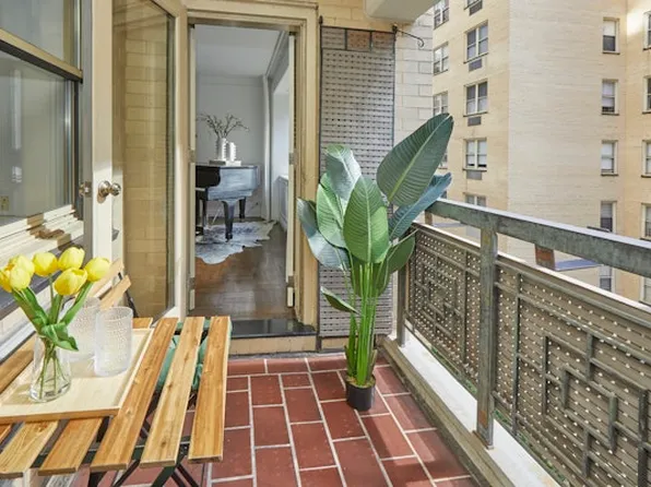 415 East 52nd Street image 7 of 14