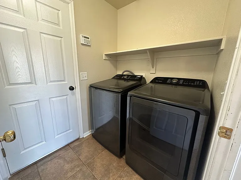 4157 Knollvale Dr — Photo 17