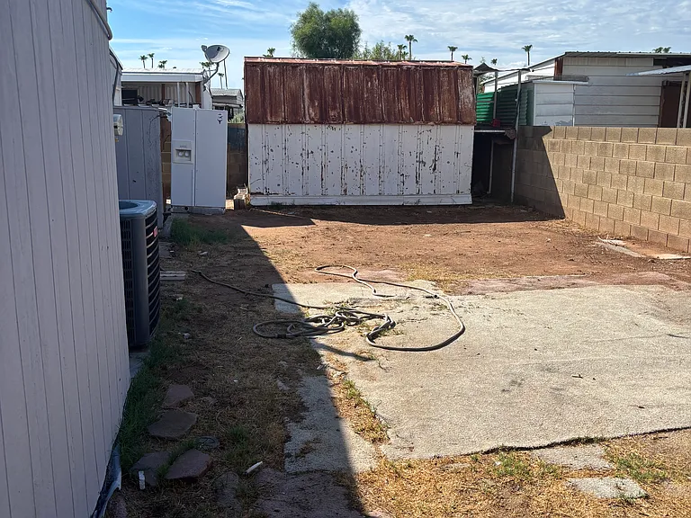 303 S Winterhaven — Photo 30