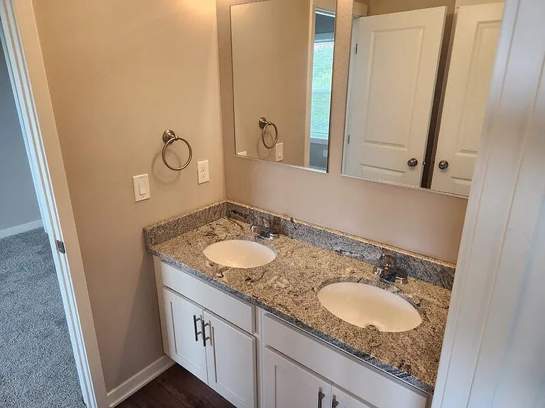 301 SE 11th St #703 — Photo 18
